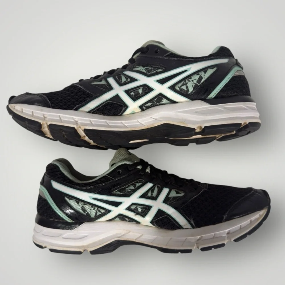 Women’s Asics Gel Excite 4 size 8